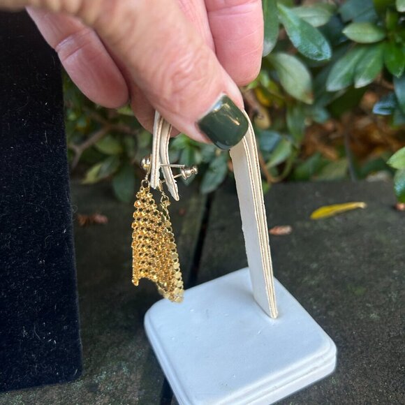 Whiting & Davis Vintage 70s Gold Tone Chain Mesh Necklace and Dangle Earrings - Picture 8 of 12